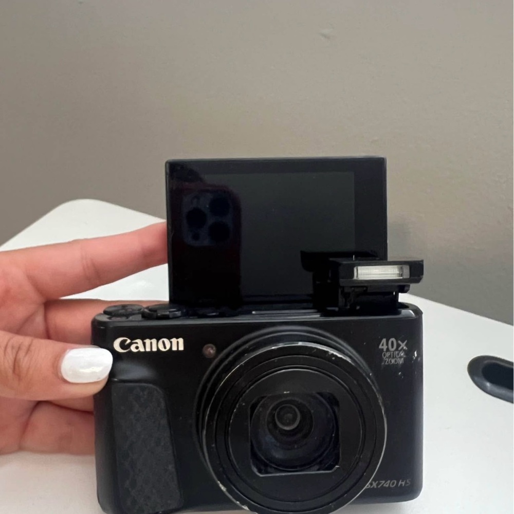 Canon Powershot Sx740 Black Digital Camera with Flip Screen